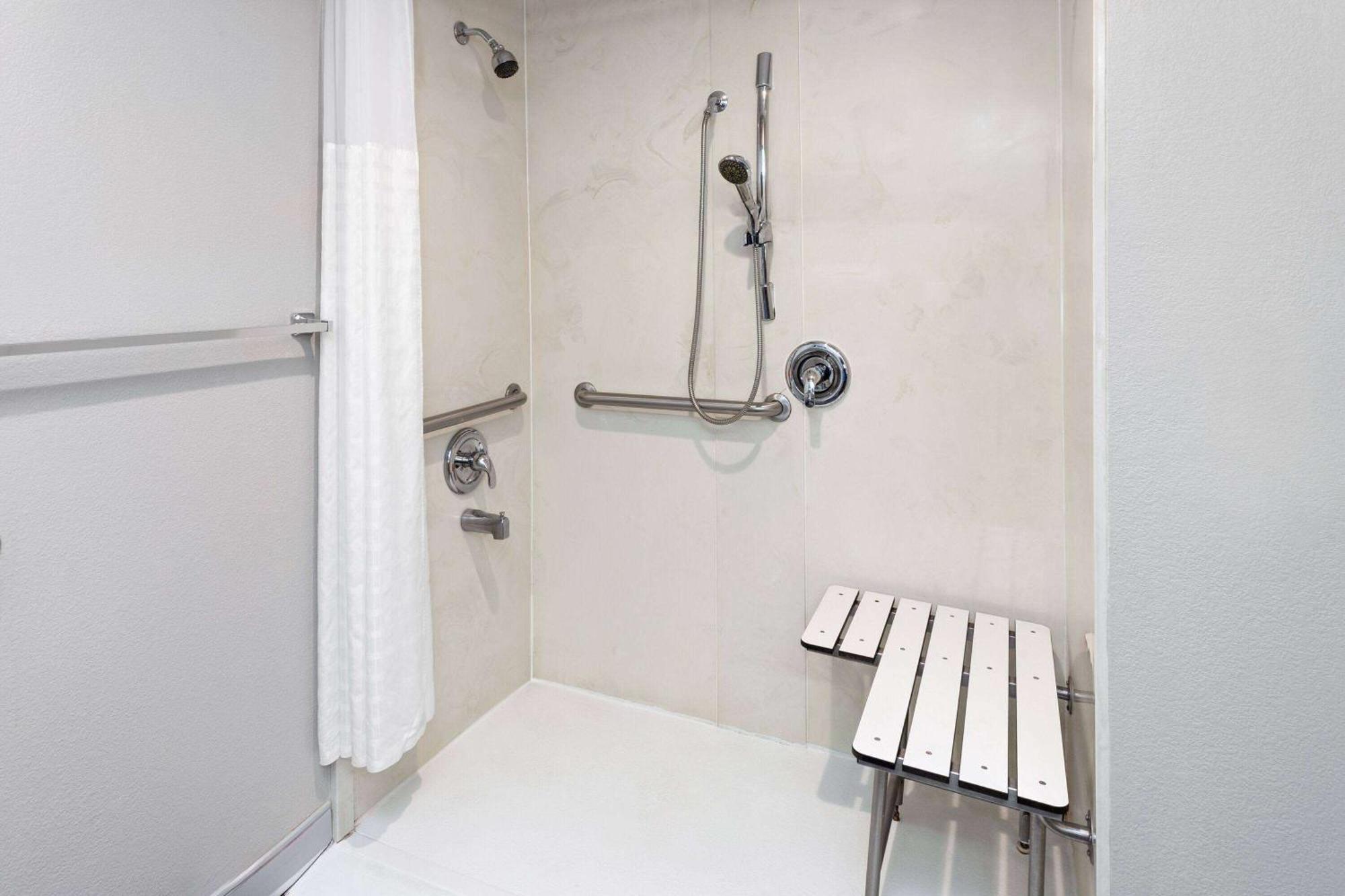La Quinta Inn By Wyndham Cleveland Independence Εξωτερικό φωτογραφία