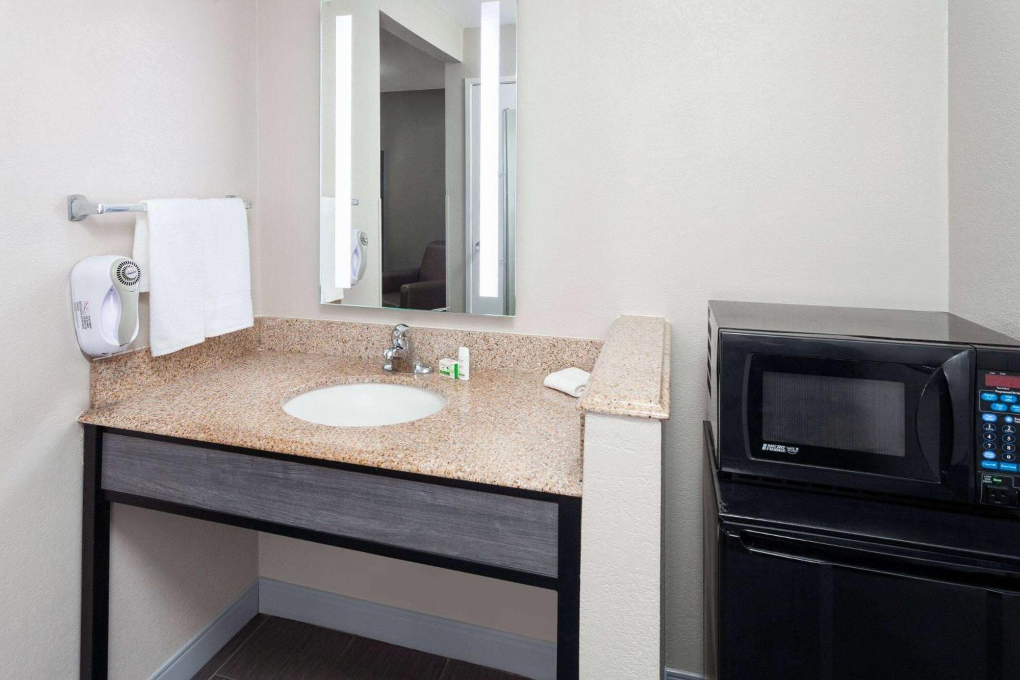 La Quinta Inn By Wyndham Cleveland Independence Εξωτερικό φωτογραφία
