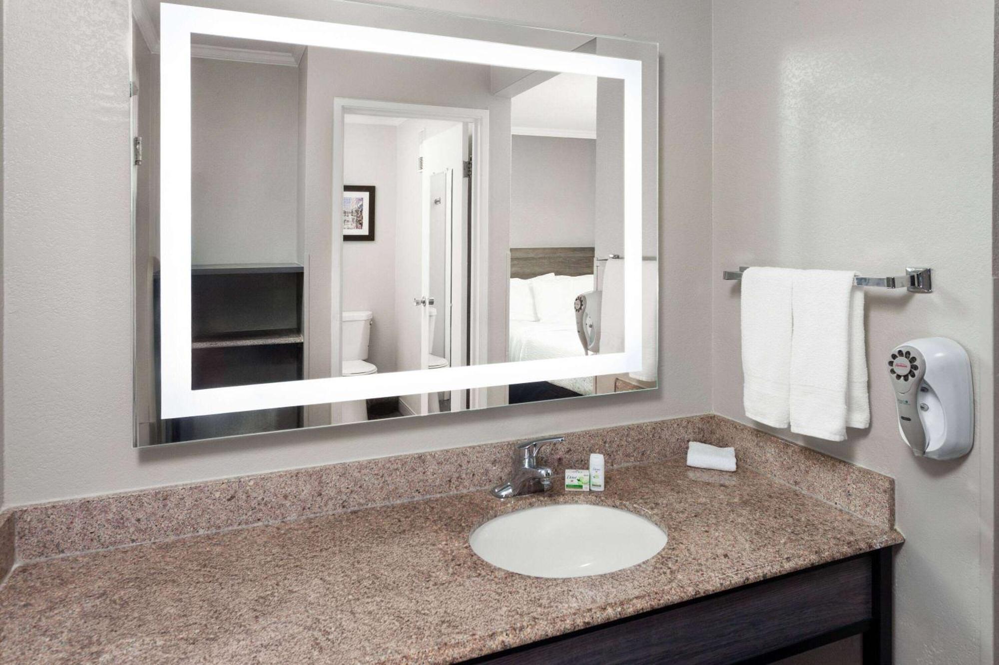 La Quinta Inn By Wyndham Cleveland Independence Εξωτερικό φωτογραφία