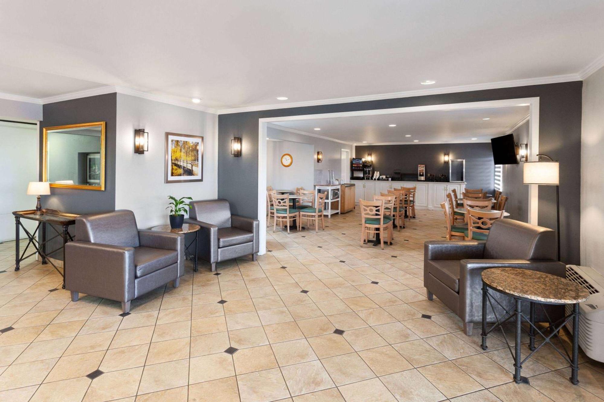 La Quinta Inn By Wyndham Cleveland Independence Εξωτερικό φωτογραφία